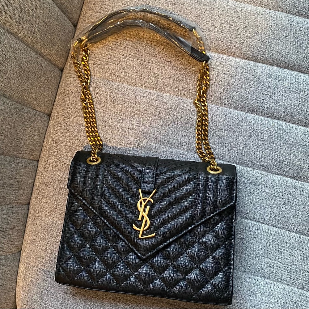 🎀🐰 NWOT Chevron Envelope Chain Shoulder Bag